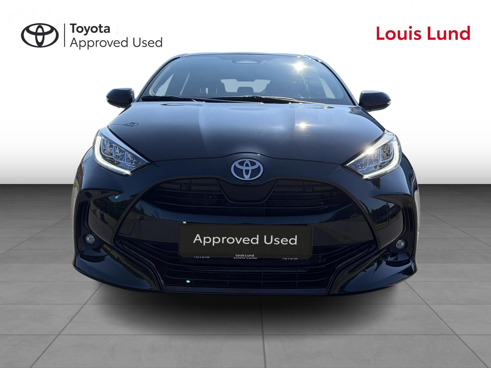 Sort Toyota Yaris fra 2024