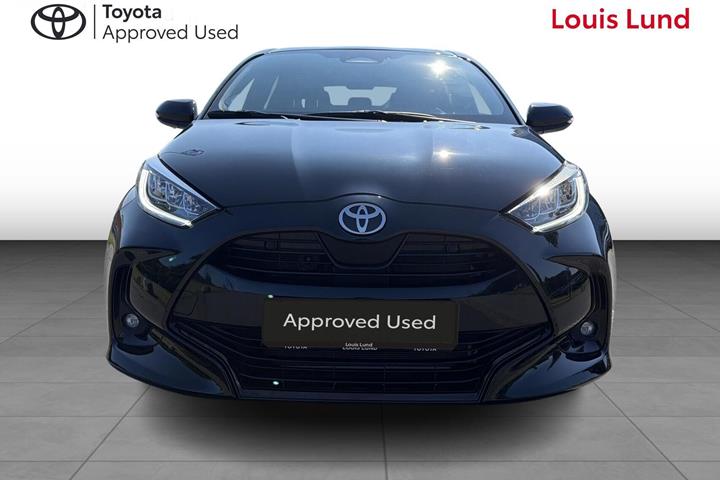 Sort Toyota Yaris fra 2024