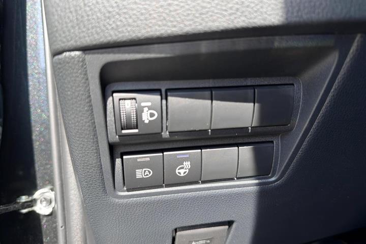 Sort Toyota Yaris fra 2024