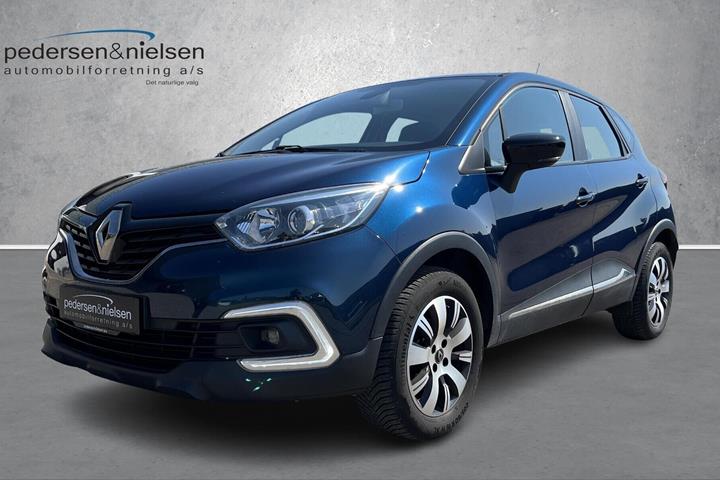 Blå Renault Captur fra 2019 set udefra