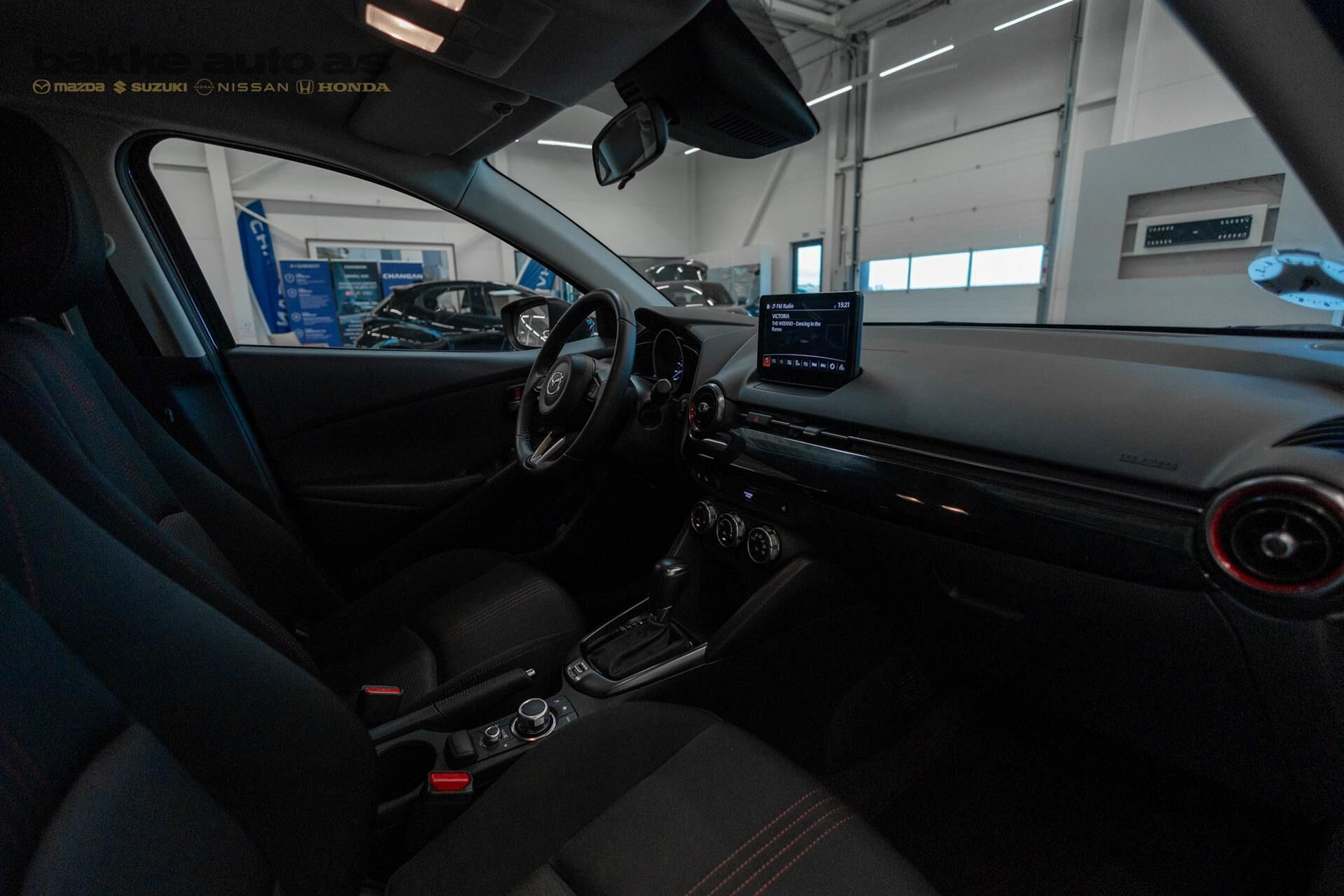 Sort Mazda 2 fra 2023