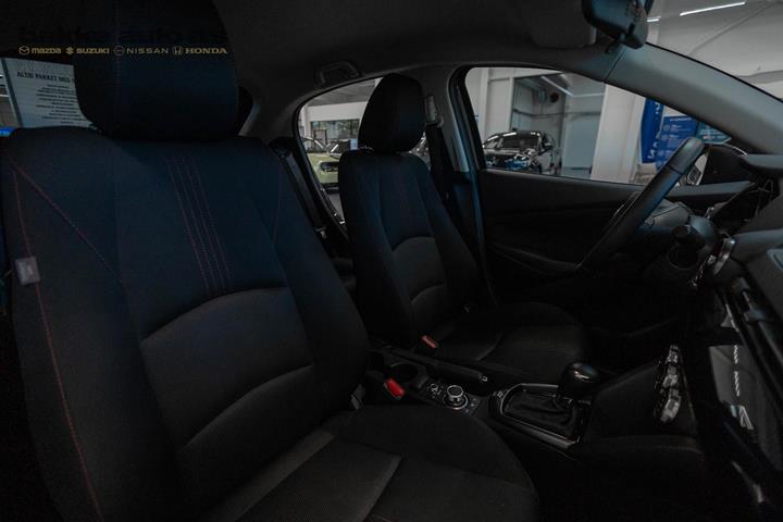 Sort Mazda 2 fra 2023