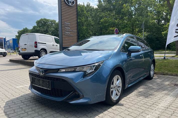 Blå Toyota Corolla fra 2023