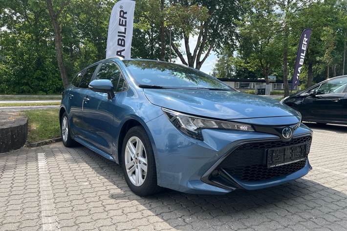 Blå Toyota Corolla fra 2023