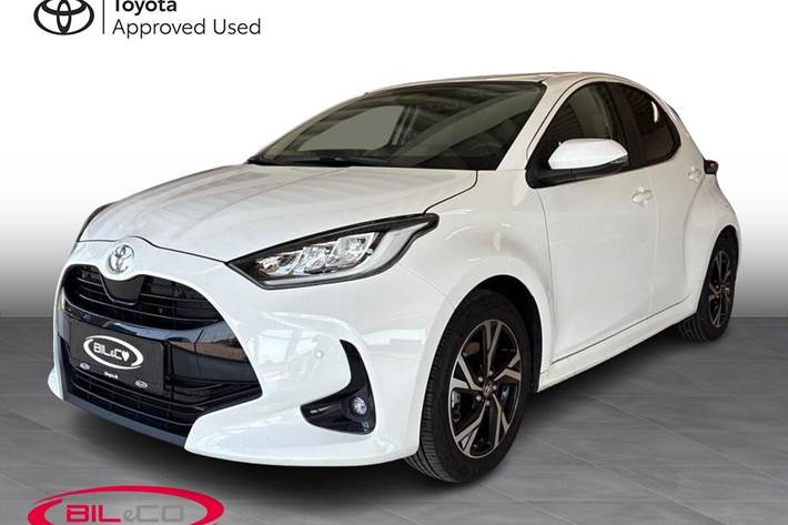 Hvid Toyota Yaris fra 2025