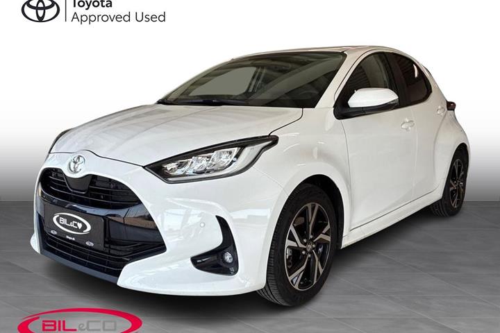 Hvid Toyota Yaris fra 2025 set udefra