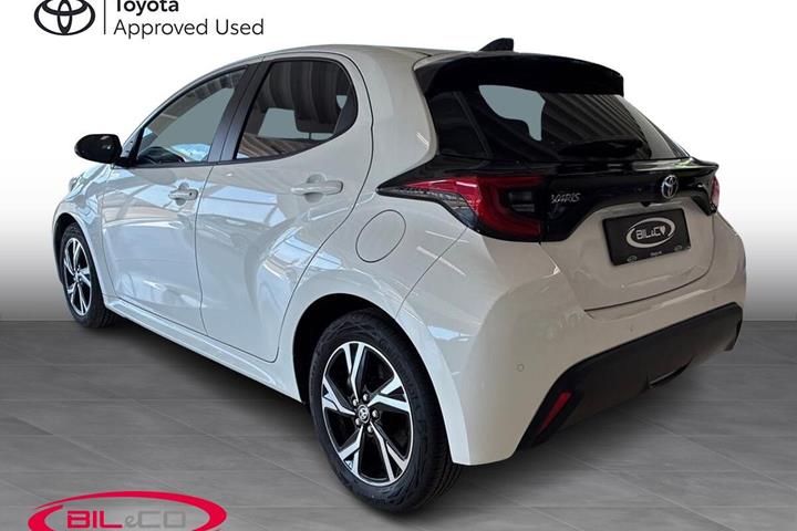 Hvid Toyota Yaris fra 2025