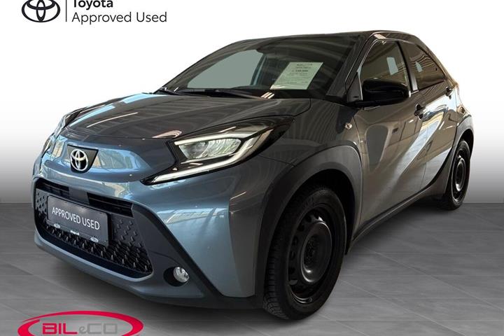 Grå Toyota Aygo X fra 2025 set udefra