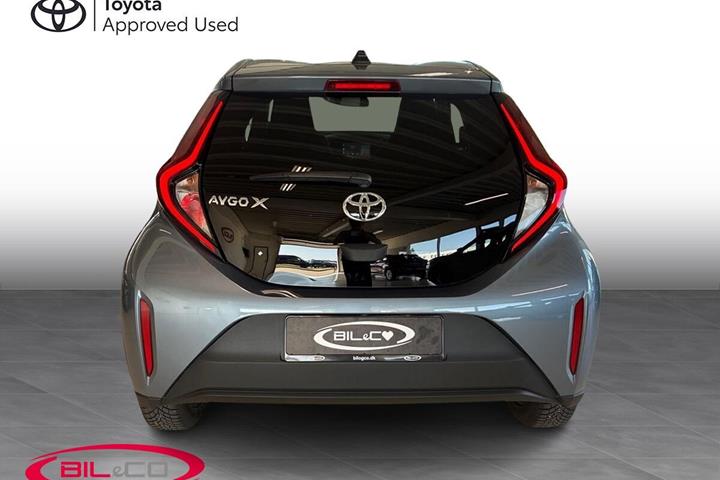 Grå Toyota Aygo X fra 2025