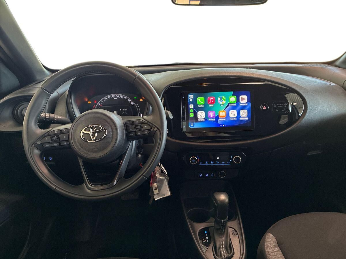 Grå Toyota Aygo X fra 2025
