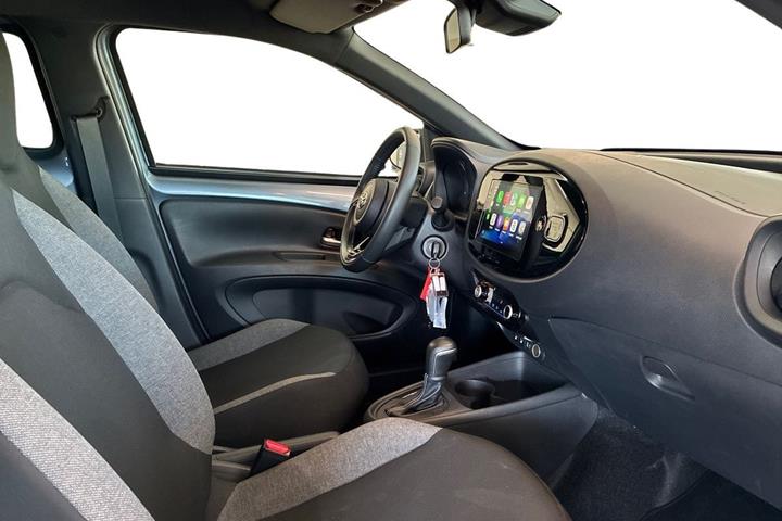 Grå Toyota Aygo X fra 2025