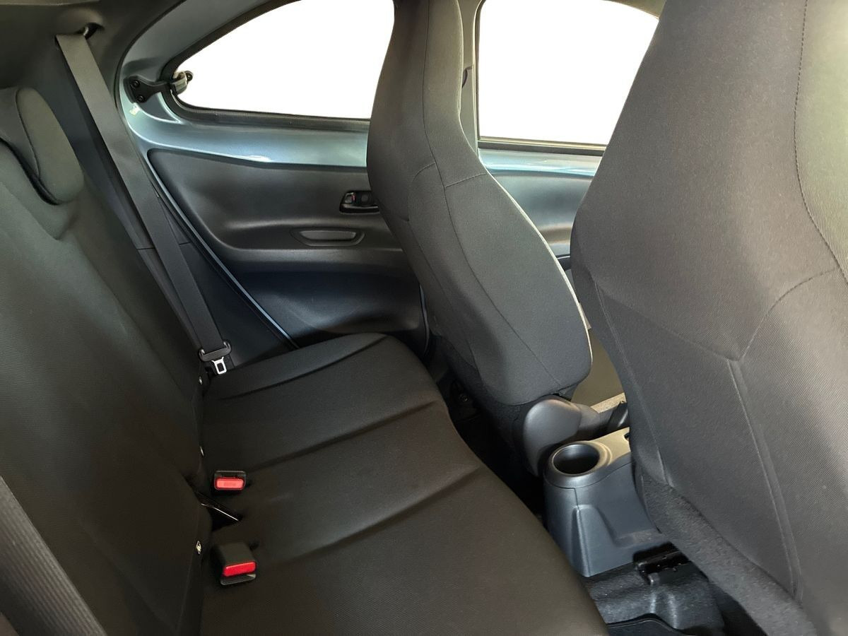Grå Toyota Aygo X fra 2025