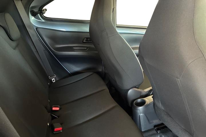 Grå Toyota Aygo X fra 2025