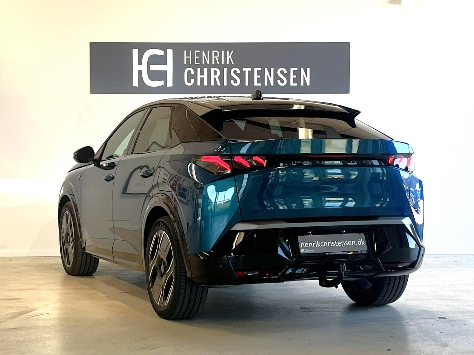 Blå Peugeot e-3008 fra 2024