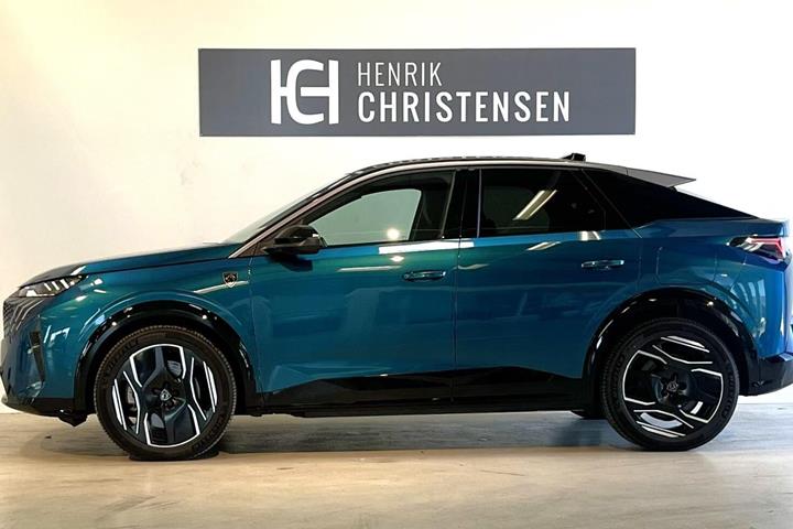 Blå Peugeot e-3008 fra 2024