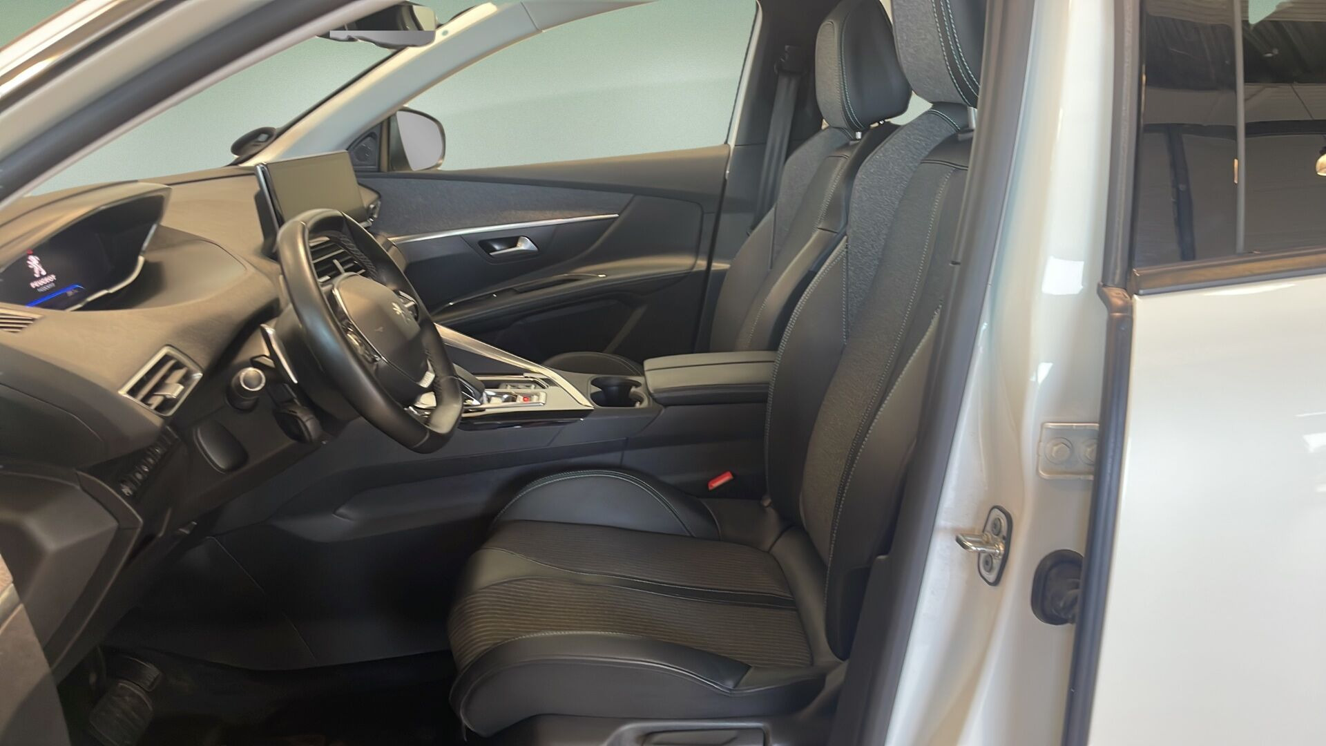 Hvid Peugeot 3008 fra 2021
