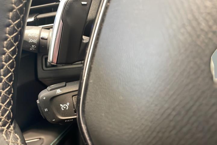 Hvid Peugeot 3008 fra 2021