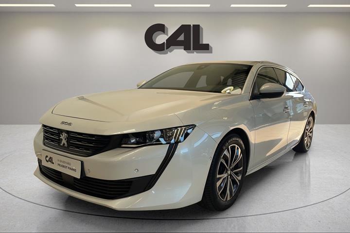 Hvid Peugeot 508 fra 2021 set udefra