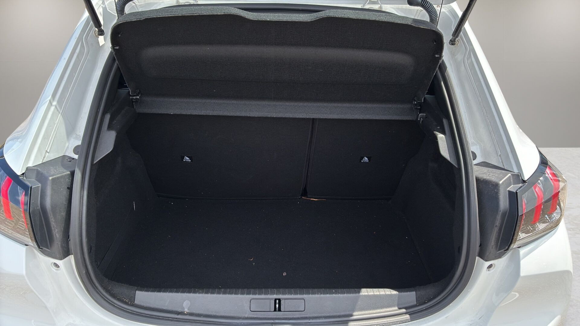 Hvid Peugeot 208 fra 2022
