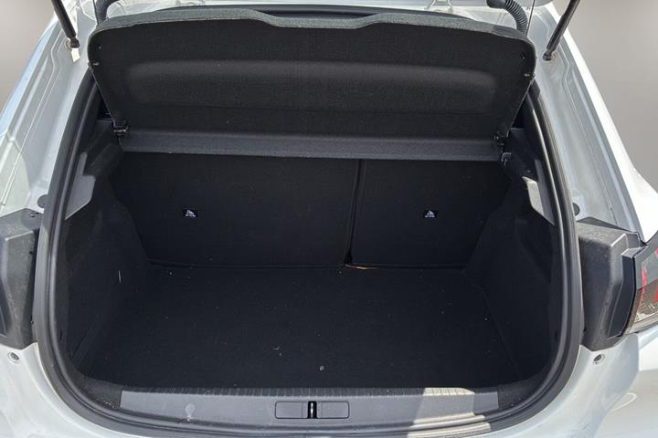 Hvid Peugeot 208 fra 2022