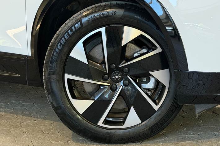 Hvid Opel Grandland-e fra 2025