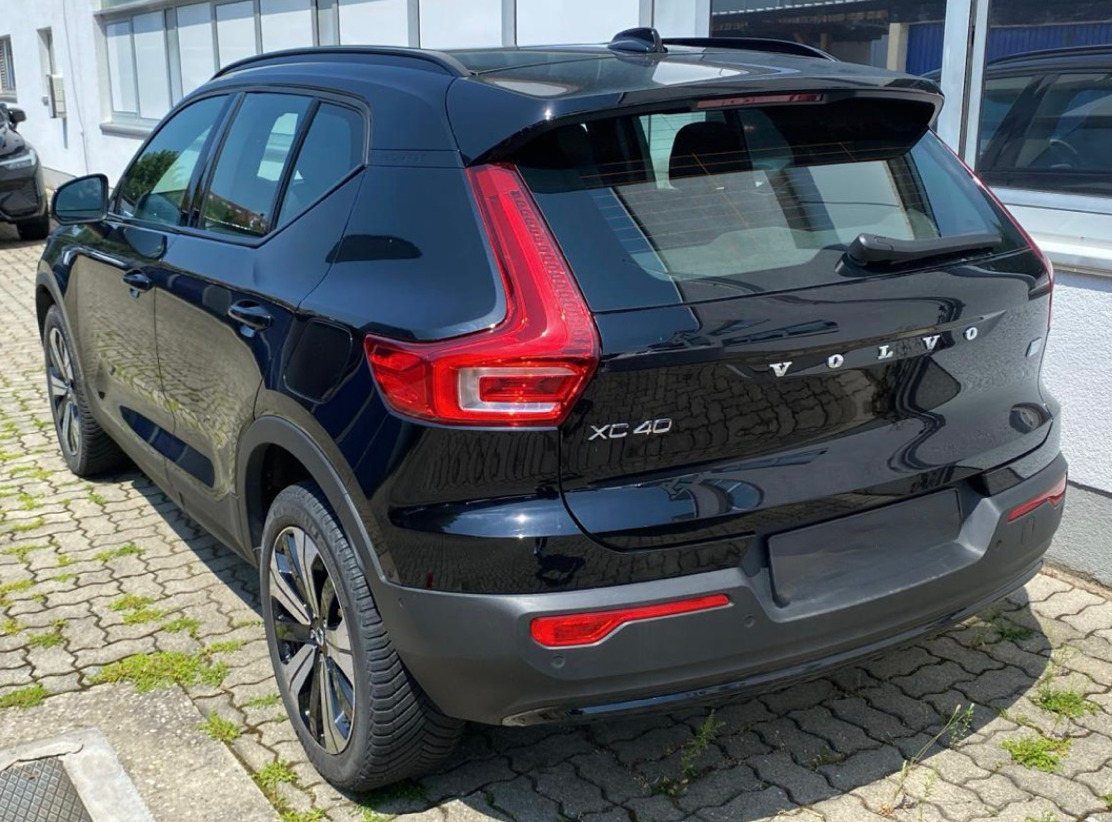 Sort Volvo XC40 fra 2023