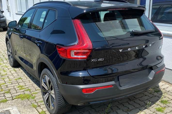 Sort Volvo XC40 fra 2023