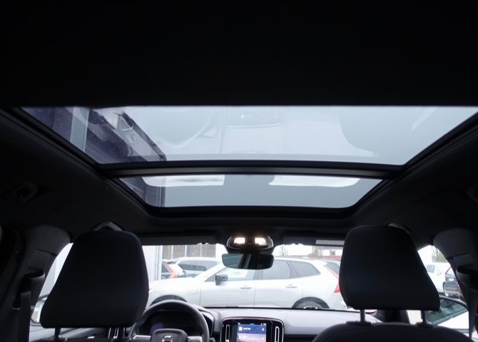Sort Volvo XC40 fra 2023