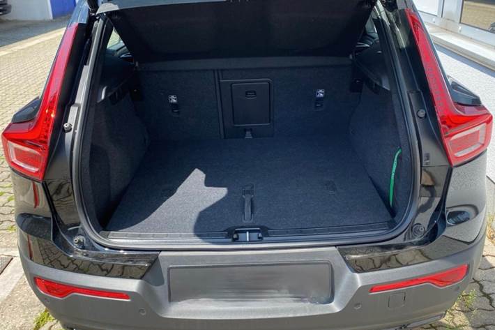 Sort Volvo XC40 fra 2023
