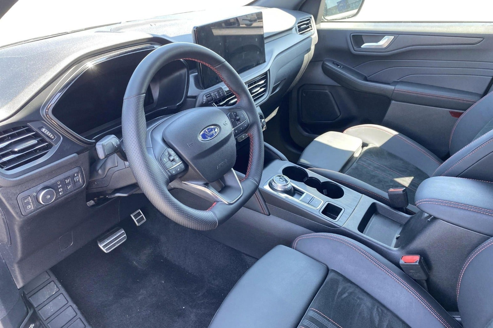 Sort Ford Kuga fra 2025