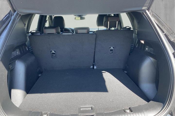 Sort Ford Kuga fra 2025