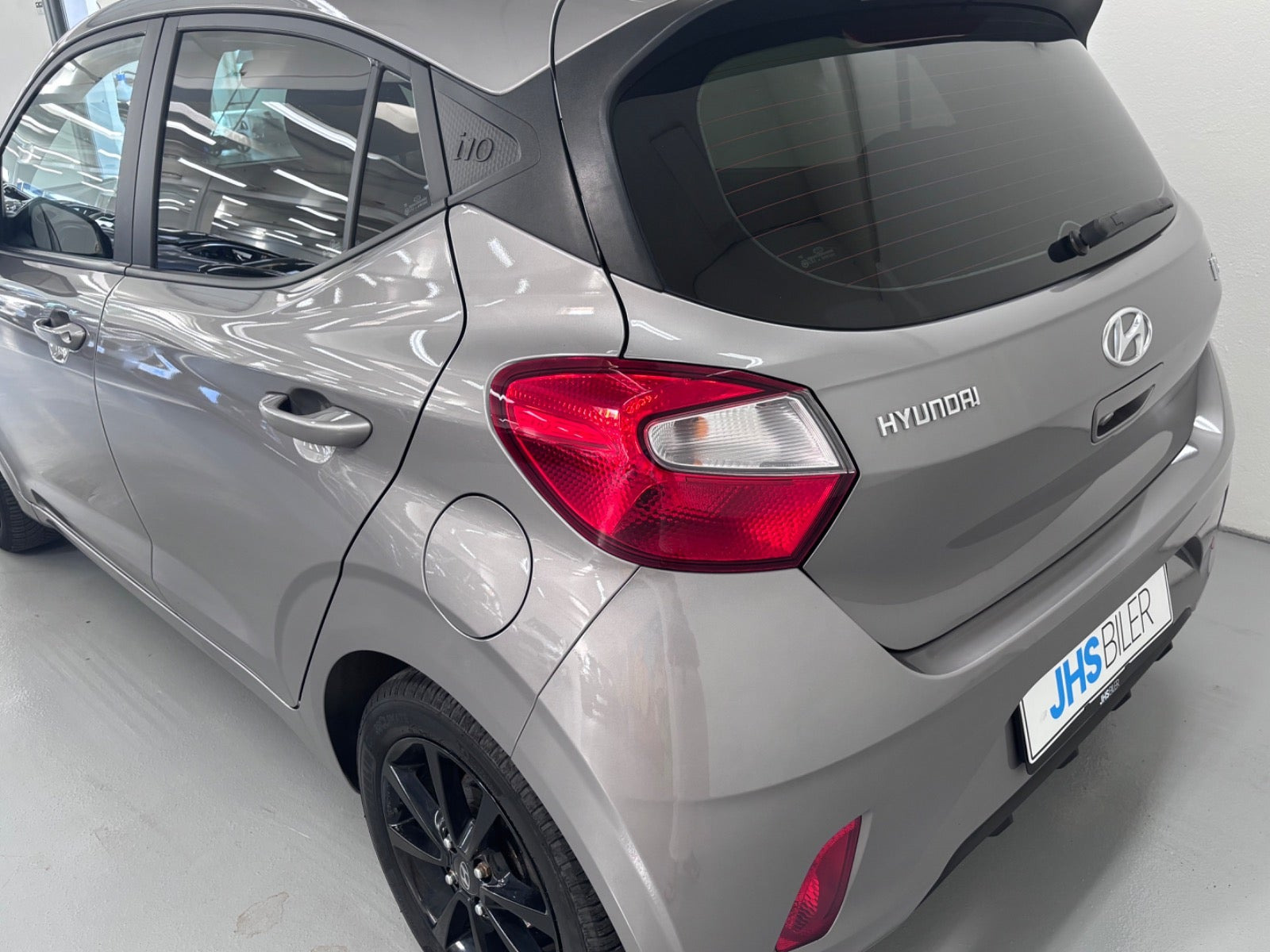 Orange Hyundai i10 fra 2022