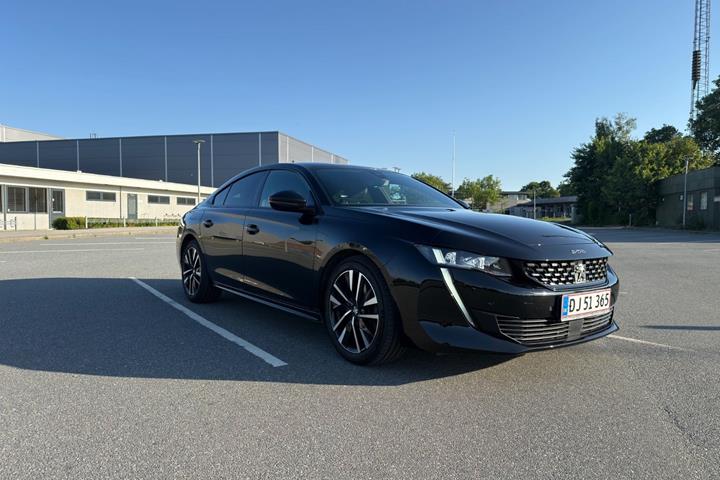 Sort Peugeot 508 fra 2022 set udefra