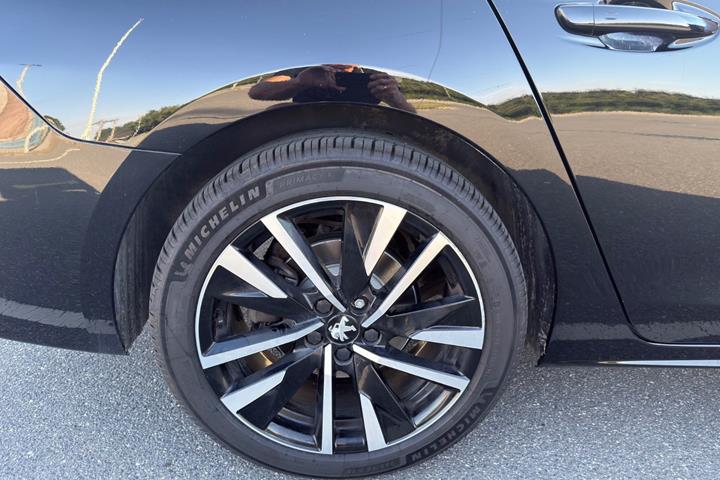 Sort Peugeot 508 fra 2022