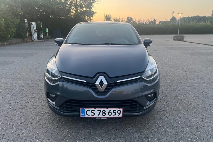 Grå Renault Clio IV fra 2018
