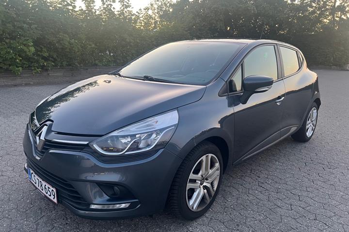 Grå Renault Clio IV fra 2018
