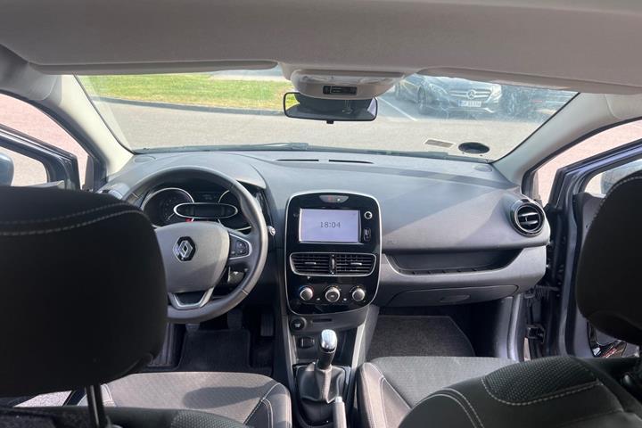 Grå Renault Clio IV fra 2018