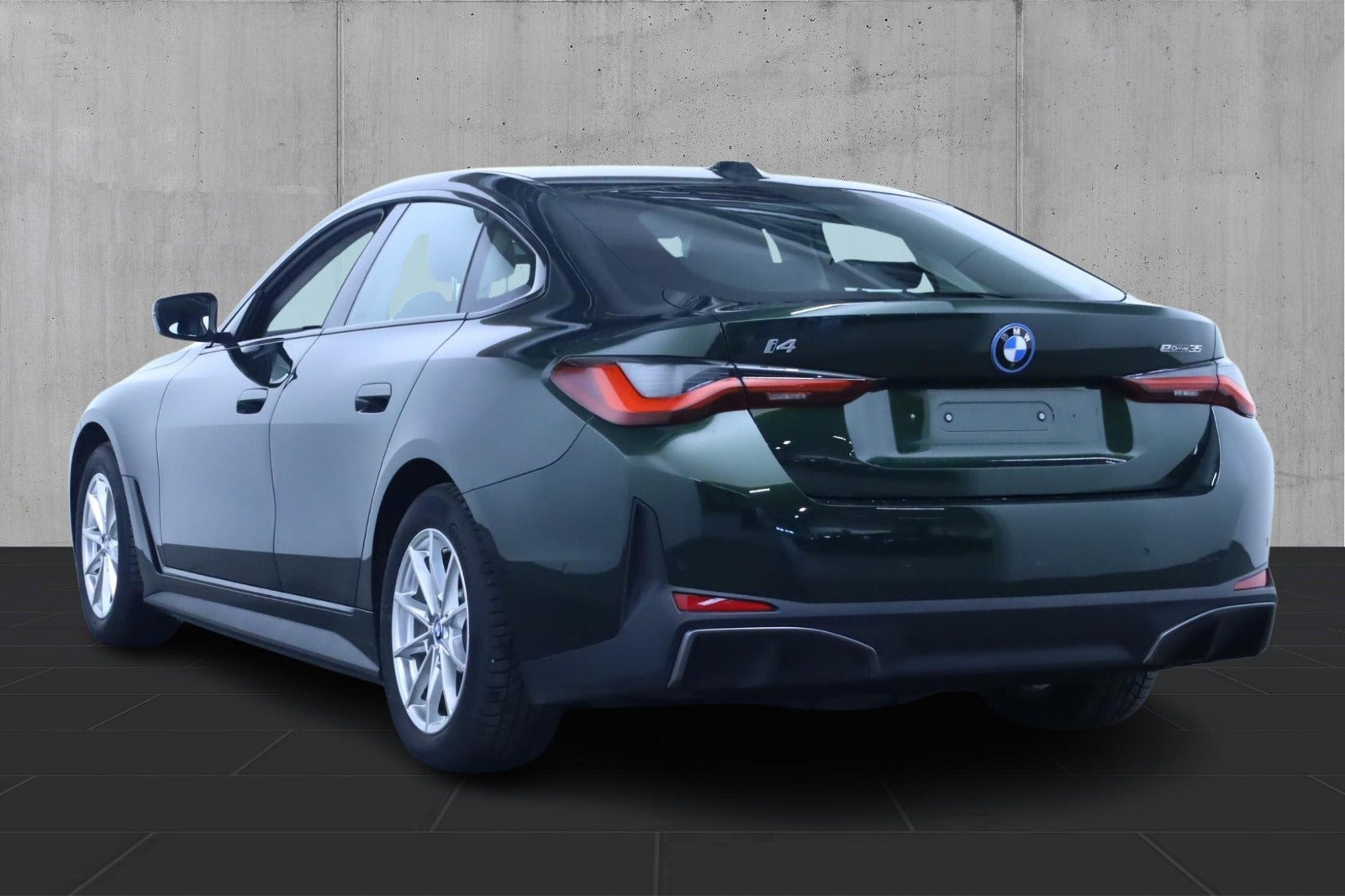 Grøn BMW i4 fra 2023