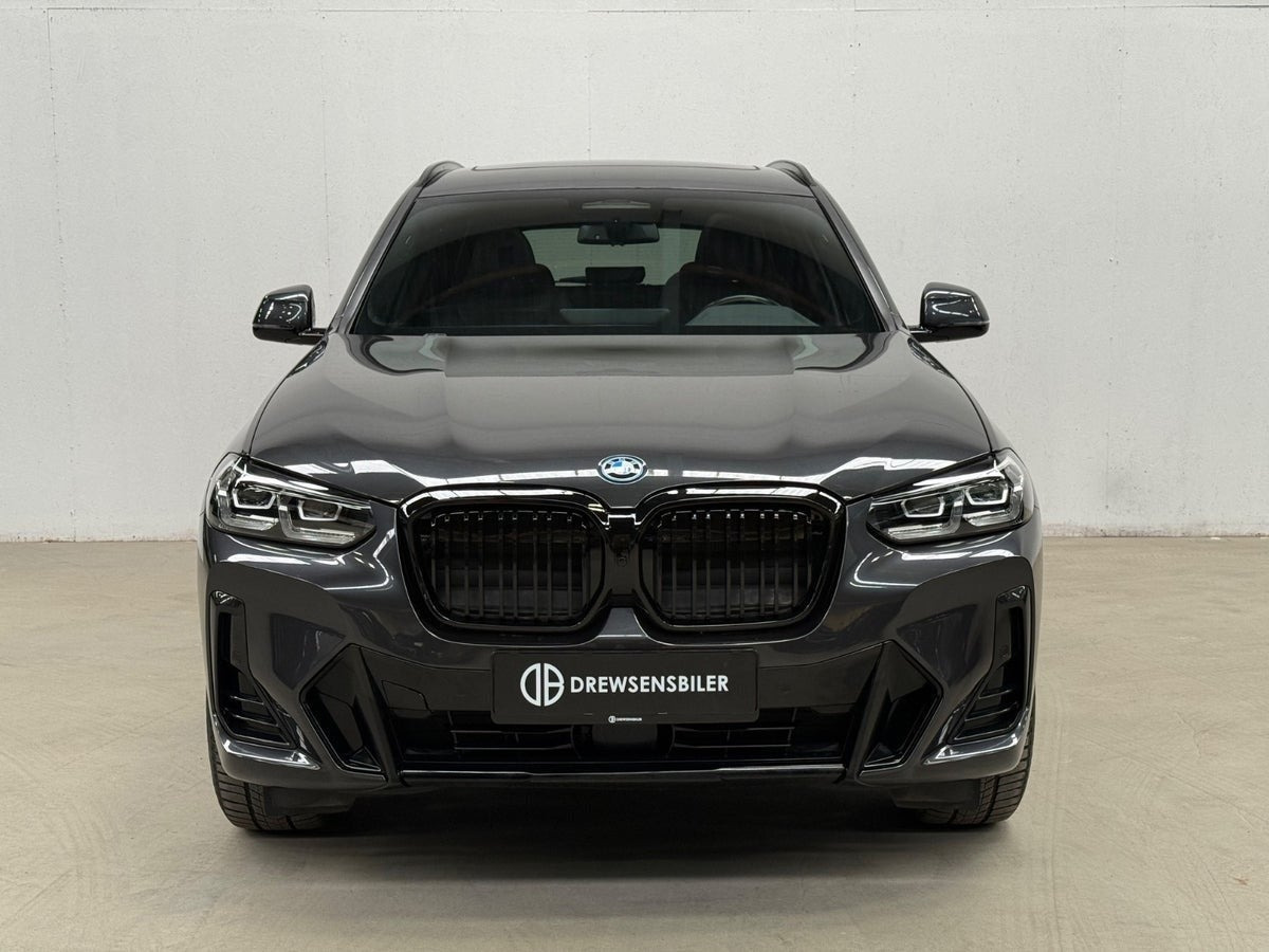 Grå BMW iX3 fra 2022