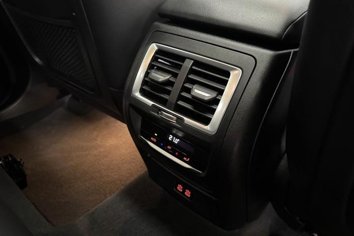 Grå BMW iX3 fra 2022