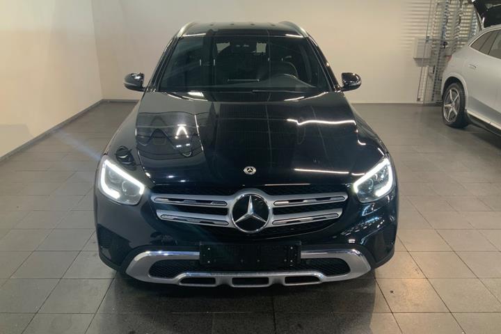 Sort Mercedes GLC300 fra 2020