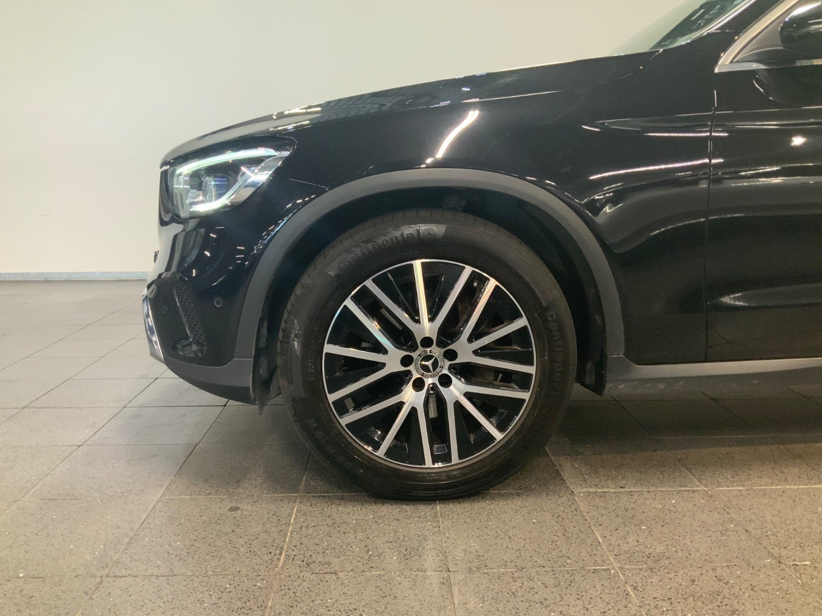 Sort Mercedes GLC300 fra 2020