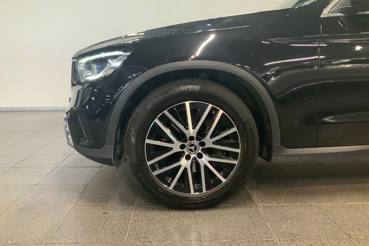 Sort Mercedes GLC300 fra 2020