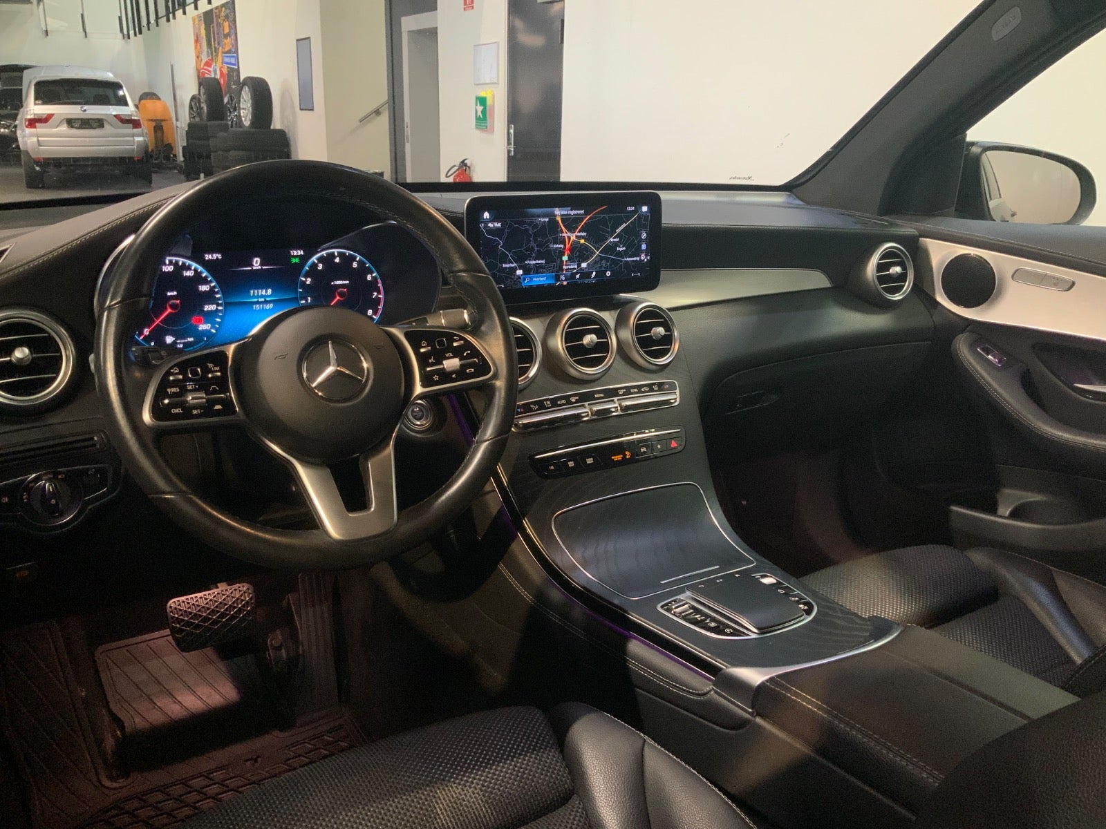 Sort Mercedes GLC300 fra 2020