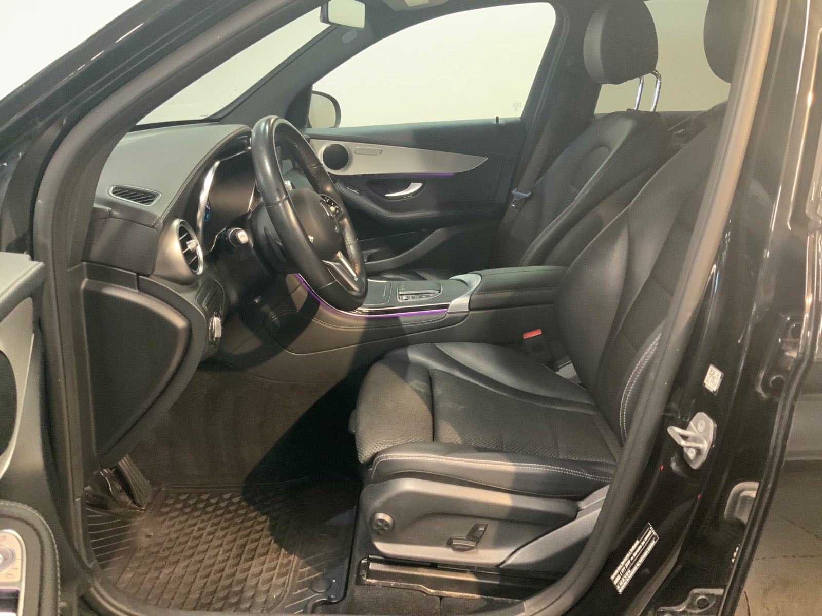 Sort Mercedes GLC300 fra 2020