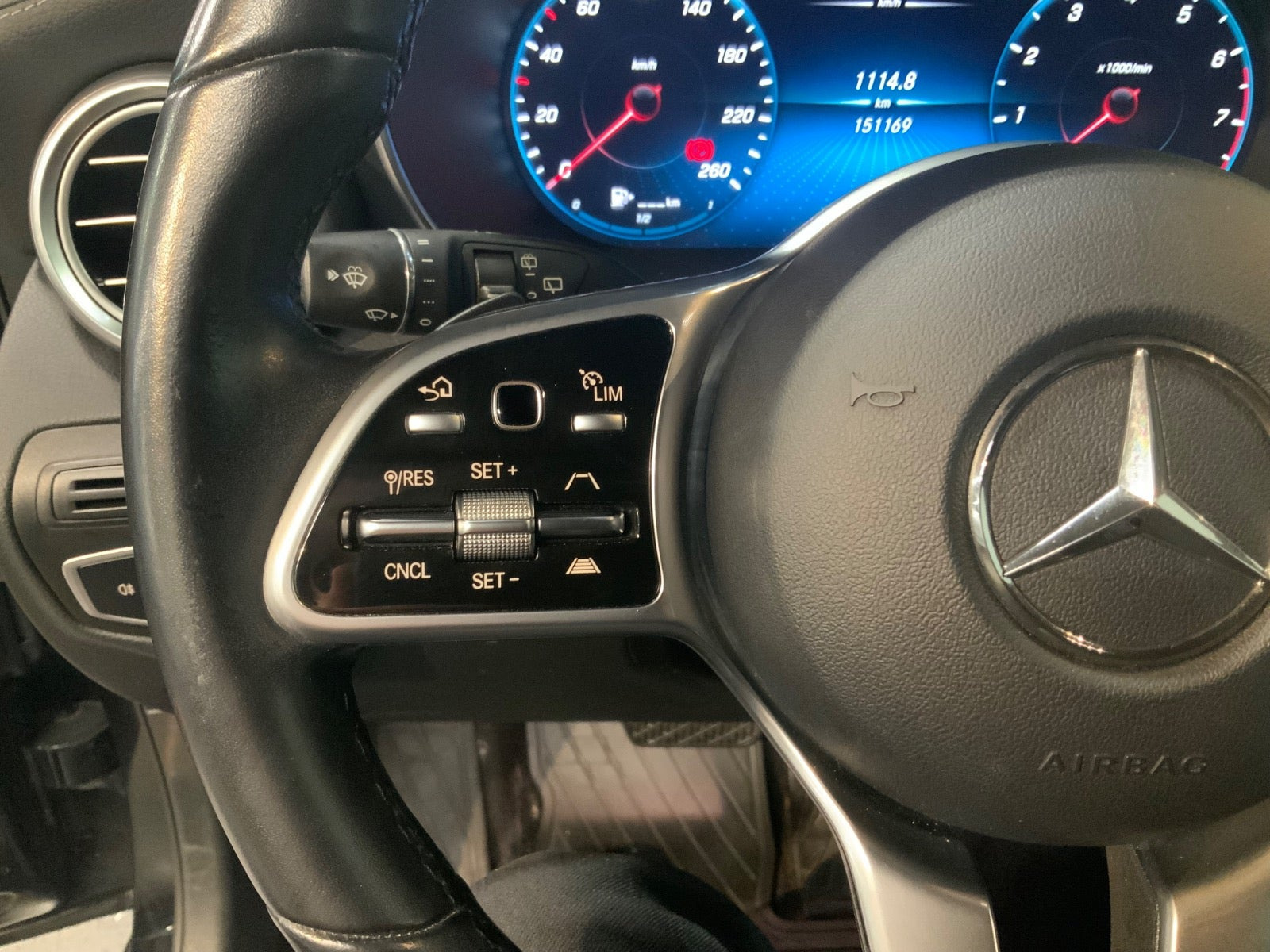 Sort Mercedes GLC300 fra 2020