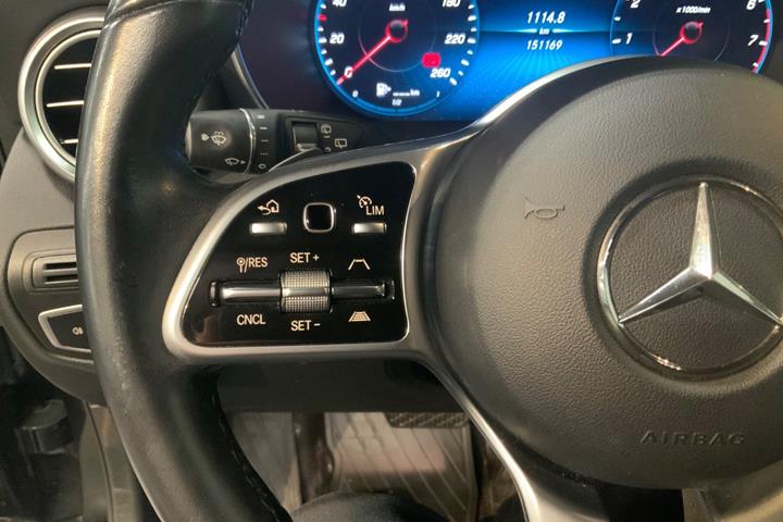 Sort Mercedes GLC300 fra 2020