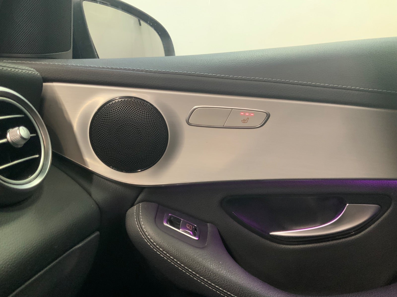 Sort Mercedes GLC300 fra 2020