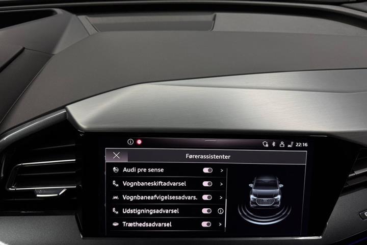 Grå Audi Q4 e-tron fra 2024