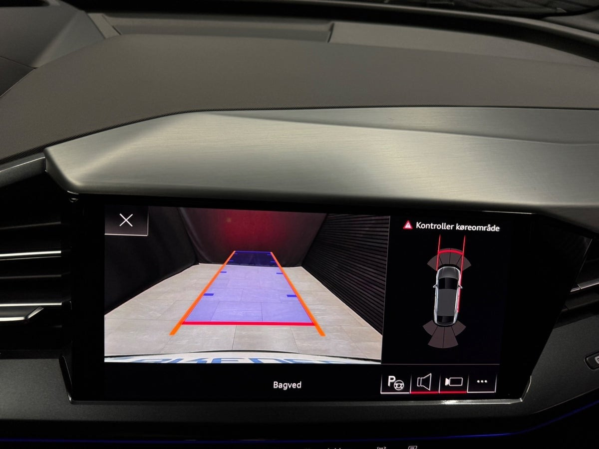 Grå Audi Q4 e-tron fra 2024